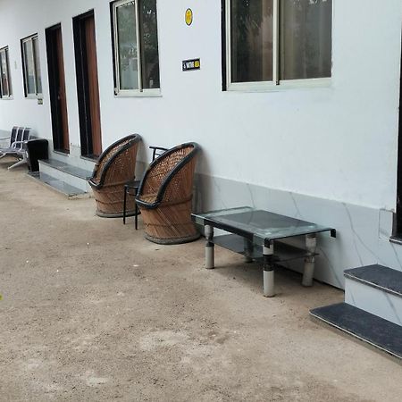 Maa Gayatri Dham Hotel Vrindāvan Екстериор снимка