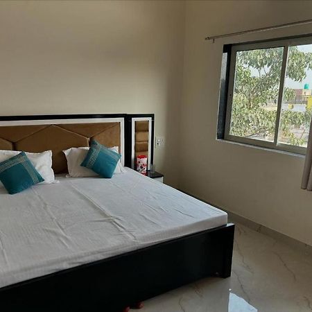 Maa Gayatri Dham Hotel Vrindāvan Екстериор снимка