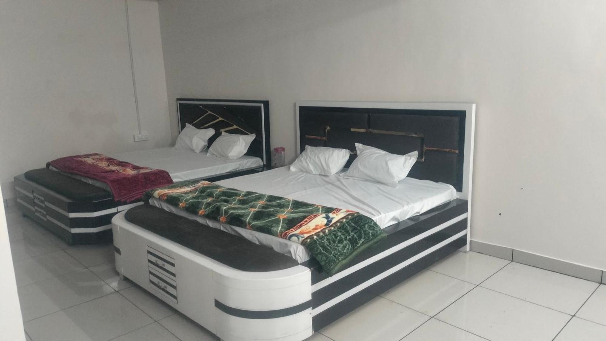 Maa Gayatri Dham Hotel Vrindāvan Екстериор снимка