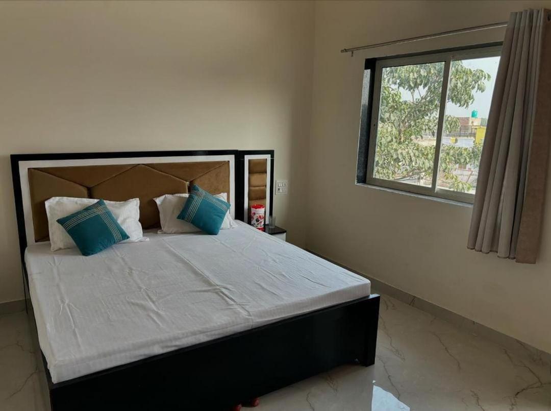 Maa Gayatri Dham Hotel Vrindāvan Екстериор снимка