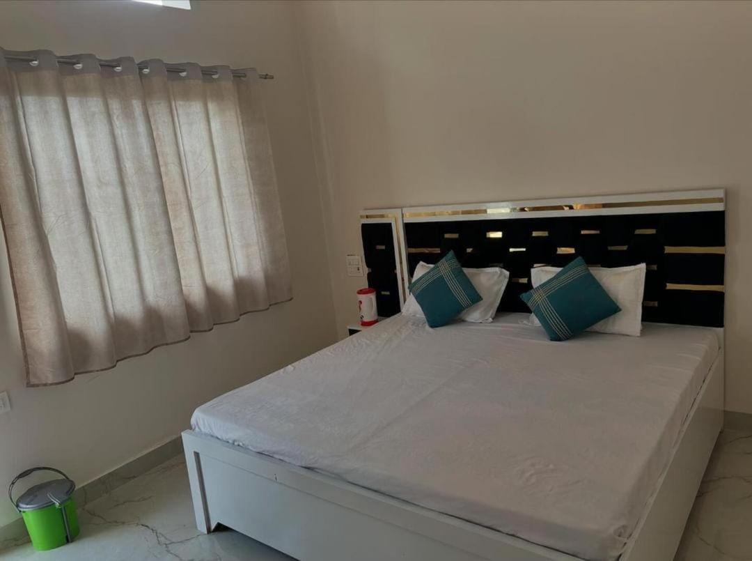 Maa Gayatri Dham Hotel Vrindāvan Екстериор снимка